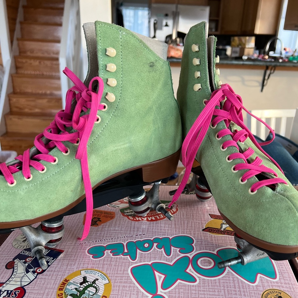 MOXI LOLLY size 8